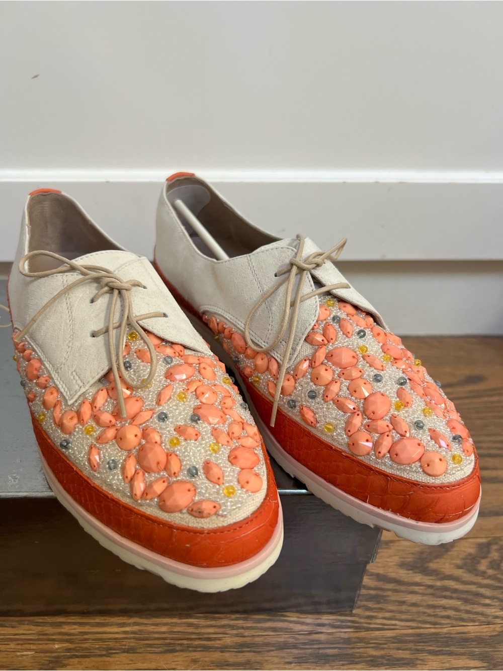 New Donald J. Pliner Coral Embellished Cream Lace-Up Loafers in box 8